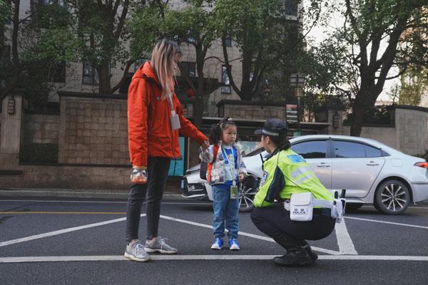 上海交警最新消息概述，最新动态报道于25日
