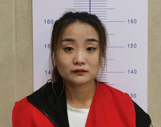 杨妞花首次目睹余华英手颤的瞬间，双手发抖的瞬间记忆
