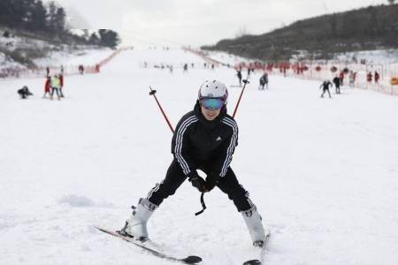 滑雪盛宴，探索冰雪世界，体验极致激情！