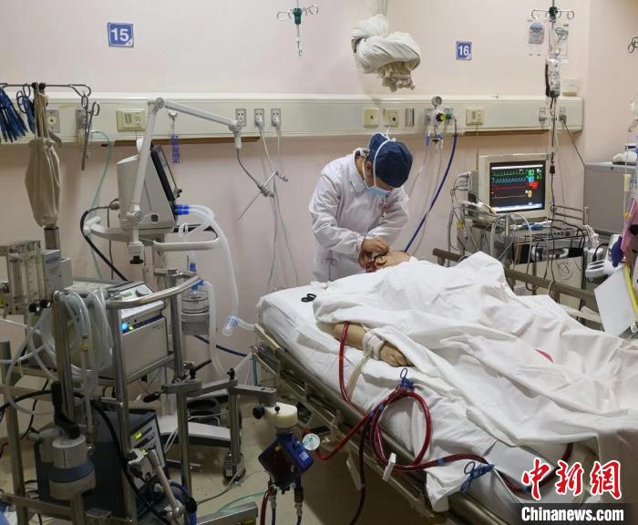 丈夫突发脑淤血，紧急救治与护理的关键时刻