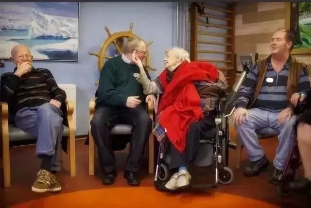 小伙的父亲突发心脏病去：父亲心脏病犯了电视剧 