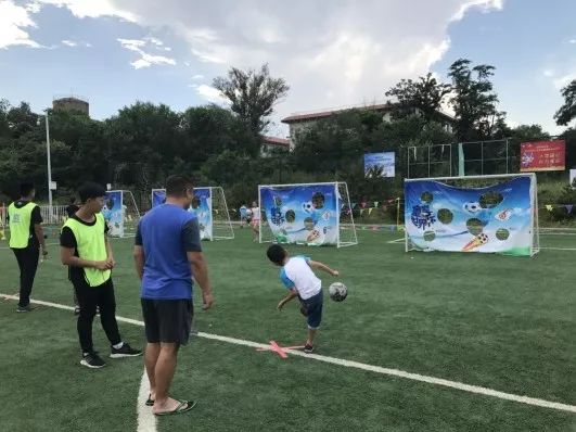 夏日球场热血战，汗水浇筑的快乐时光