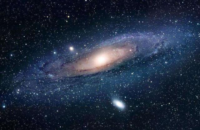 宇宙是不断 的：宇宙在不断的扩大么 