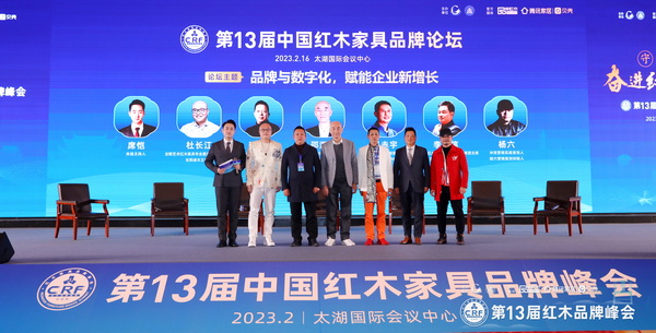 引领时代前行的先锋力量