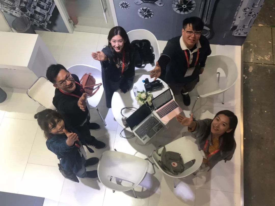 揭秘仓库姐妹幕后日常，深度探访她们的心声与辛勤工作