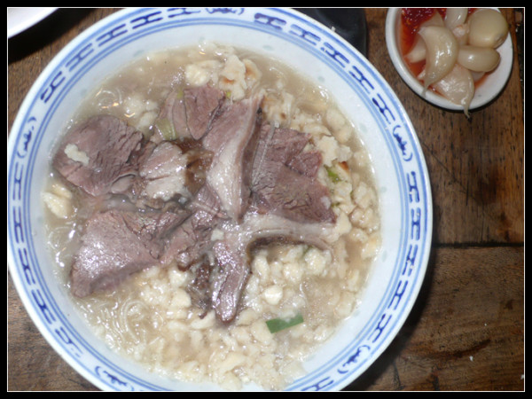 探寻牛肉馍美味传奇，一尝魅力之旅！